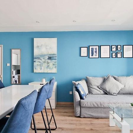 Modern Retreat: 2Br Stylish Apt With Comfy Rooms! Smart Tv With 200Mbps Internet ラルナカ エクステリア 写真