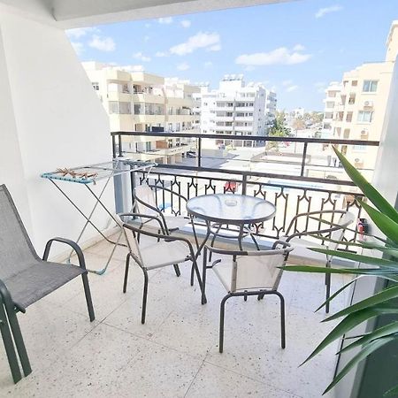 Modern Retreat: 2Br Stylish Apt With Comfy Rooms! Smart Tv With 200Mbps Internet ラルナカ エクステリア 写真