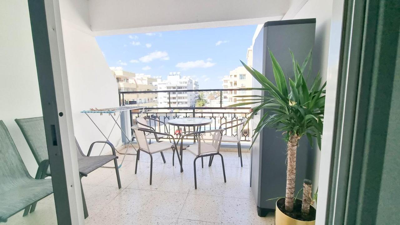Modern Retreat: 2Br Stylish Apt With Comfy Rooms! Smart Tv With 200Mbps Internet ラルナカ エクステリア 写真